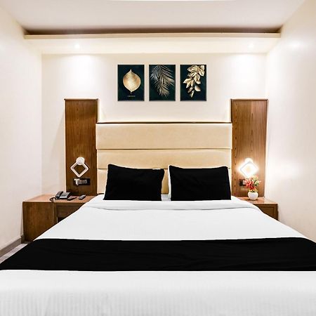 Super Collection O Andheri Near Western Express Highway مومباي المظهر الخارجي الصورة
