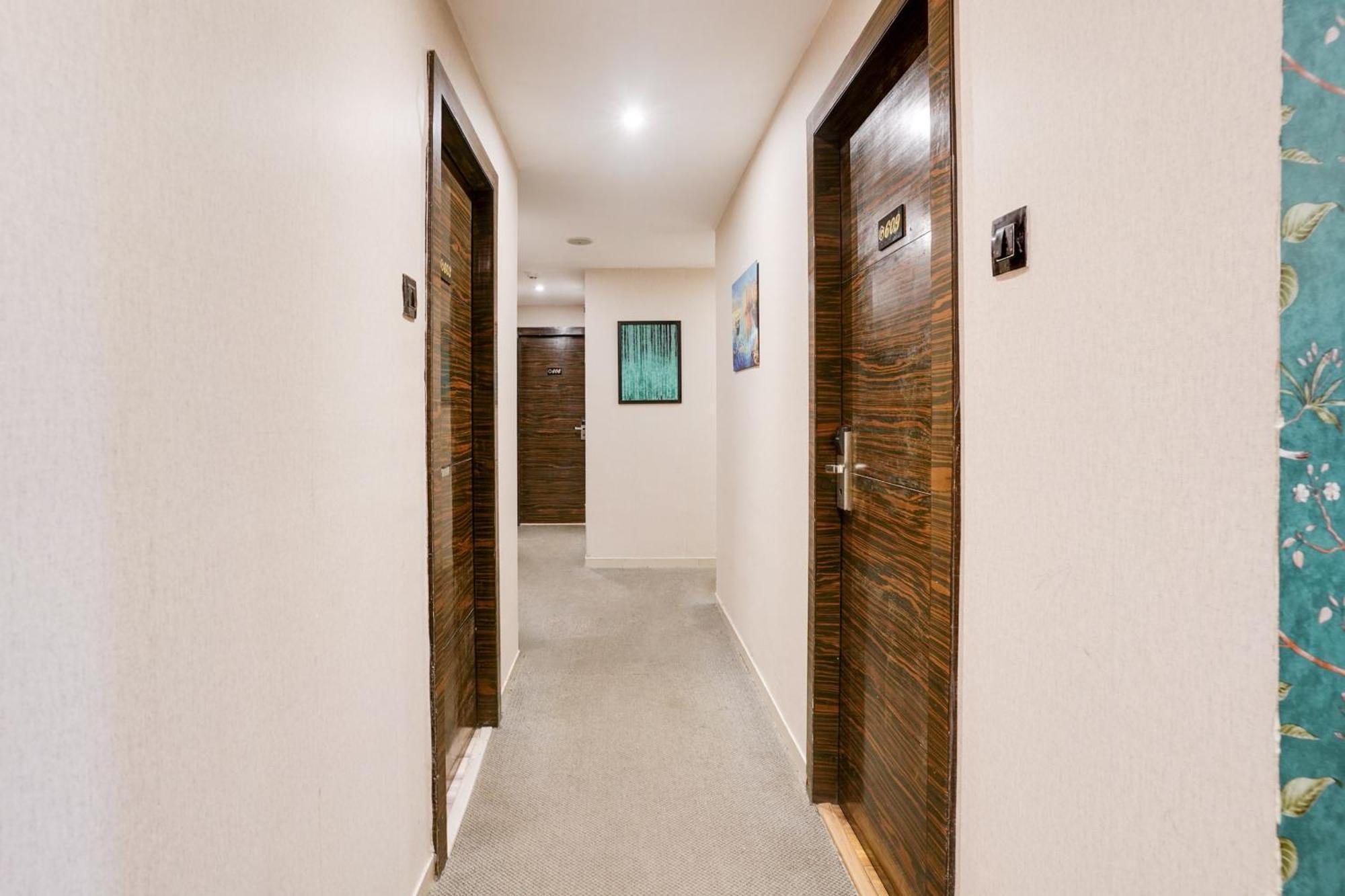 Super Collection O Andheri Near Western Express Highway مومباي المظهر الخارجي الصورة