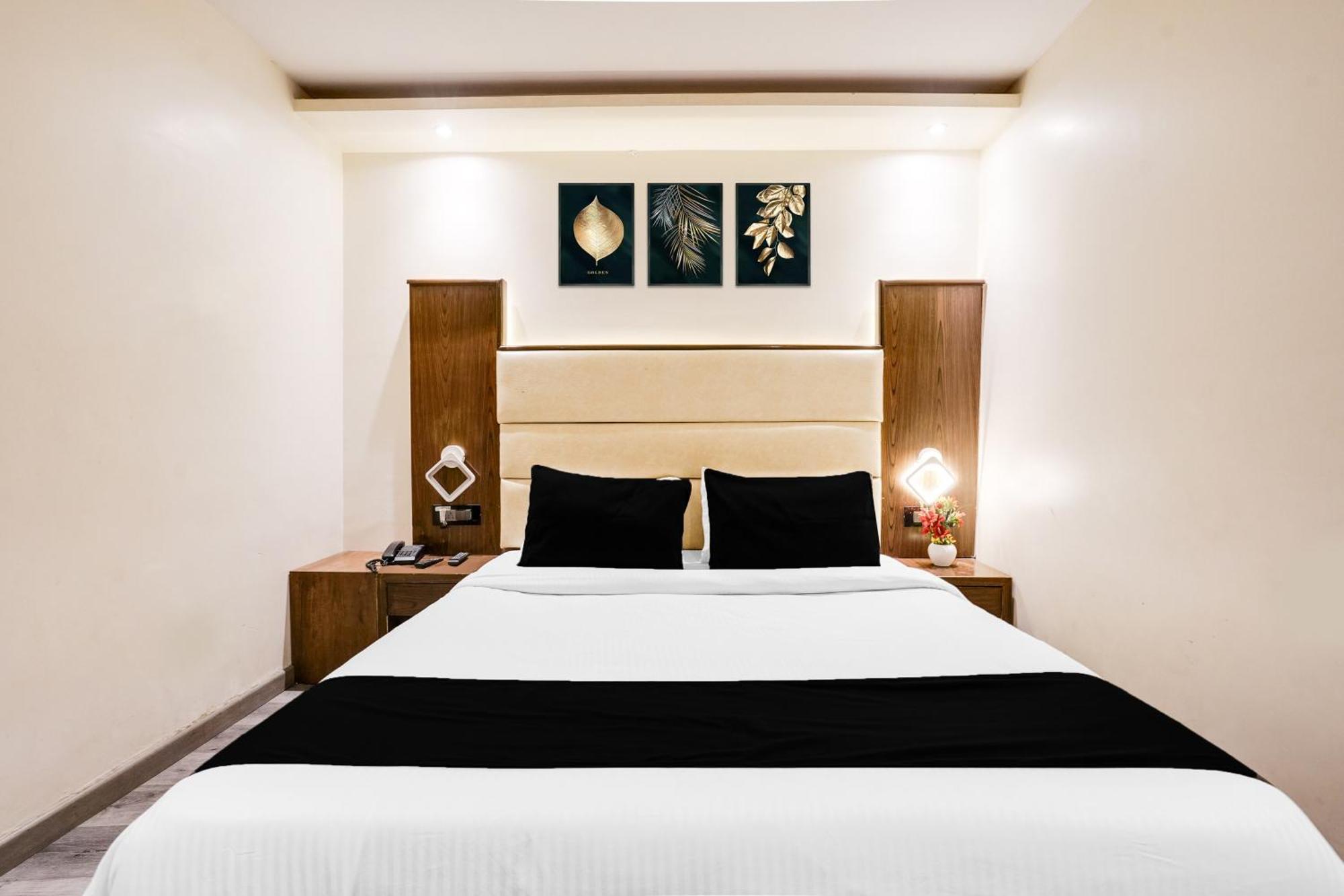 Super Collection O Andheri Near Western Express Highway مومباي المظهر الخارجي الصورة