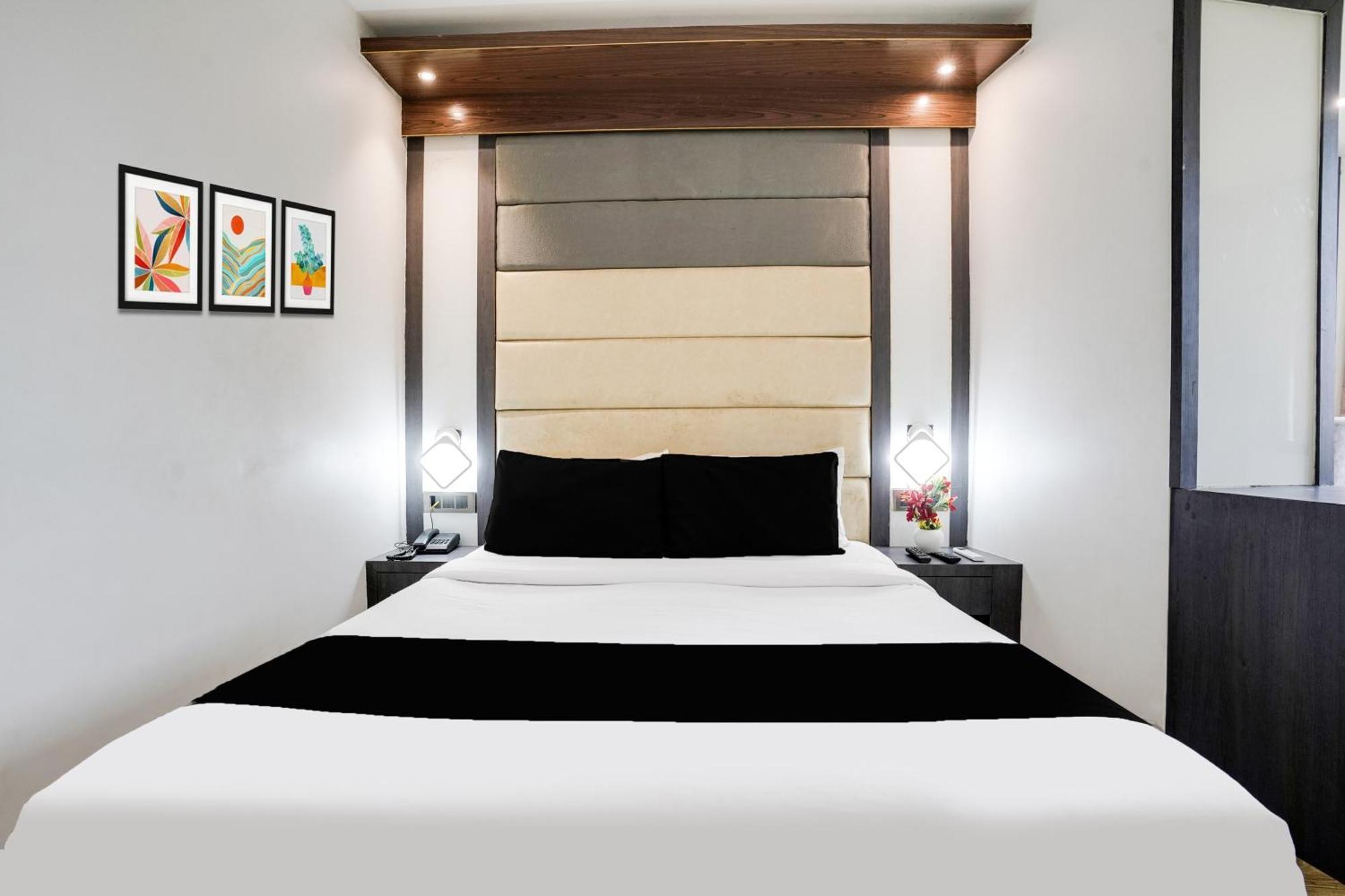 Super Collection O Andheri Near Western Express Highway مومباي المظهر الخارجي الصورة