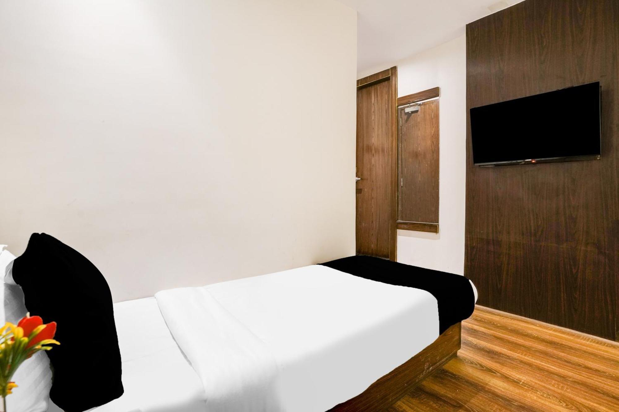 Super Collection O Andheri Near Western Express Highway مومباي المظهر الخارجي الصورة
