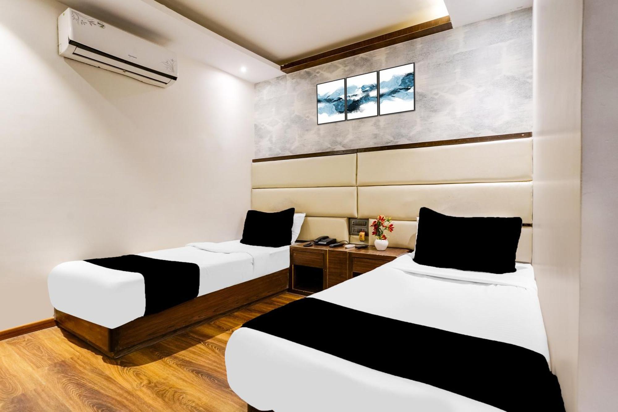 Super Collection O Andheri Near Western Express Highway مومباي المظهر الخارجي الصورة