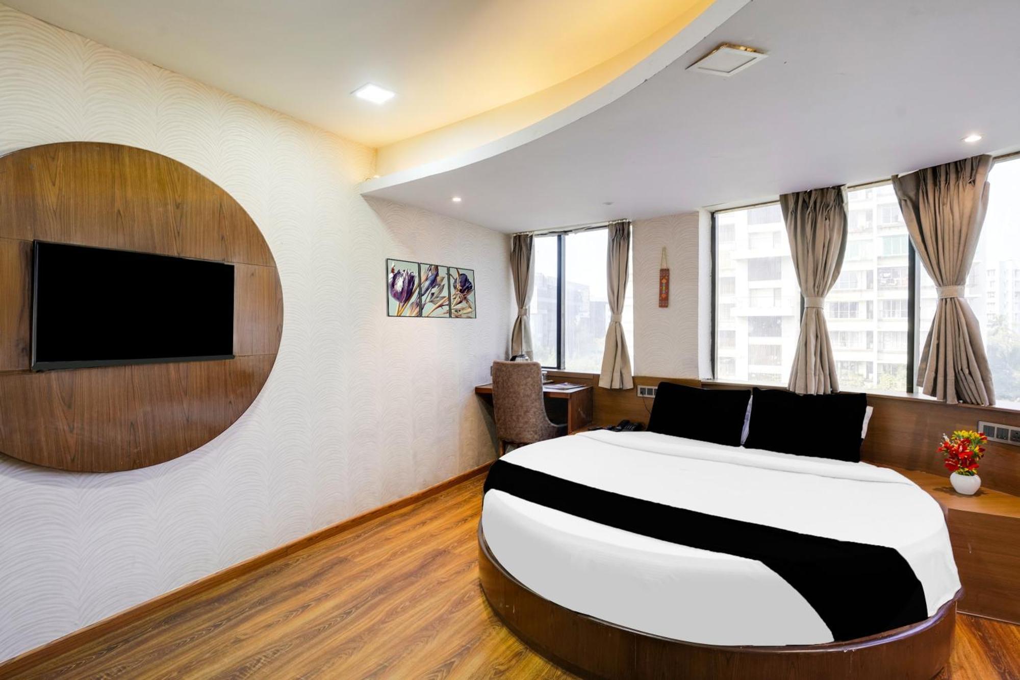 Super Collection O Andheri Near Western Express Highway مومباي المظهر الخارجي الصورة