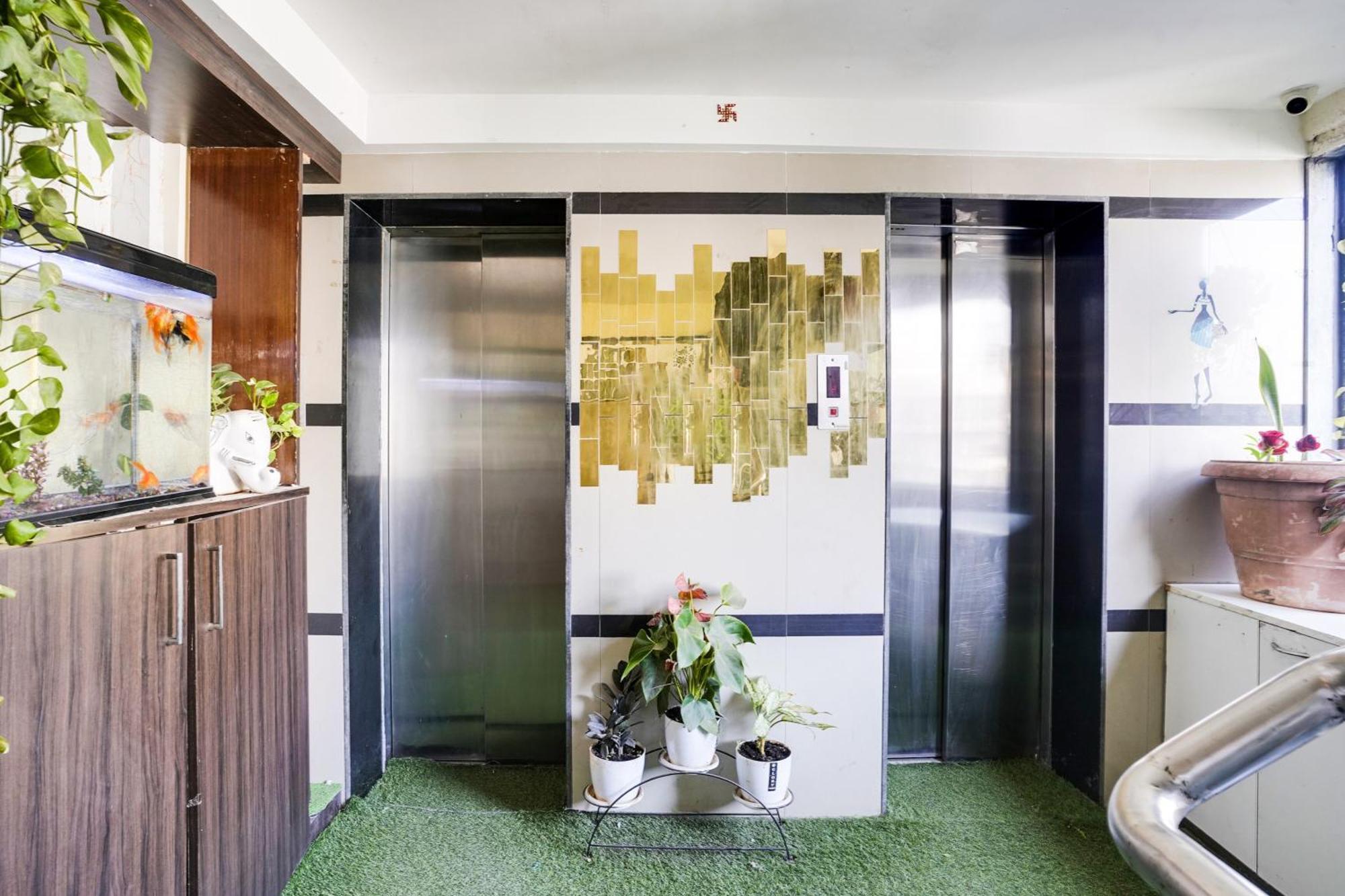 Super Collection O Andheri Near Western Express Highway مومباي المظهر الخارجي الصورة