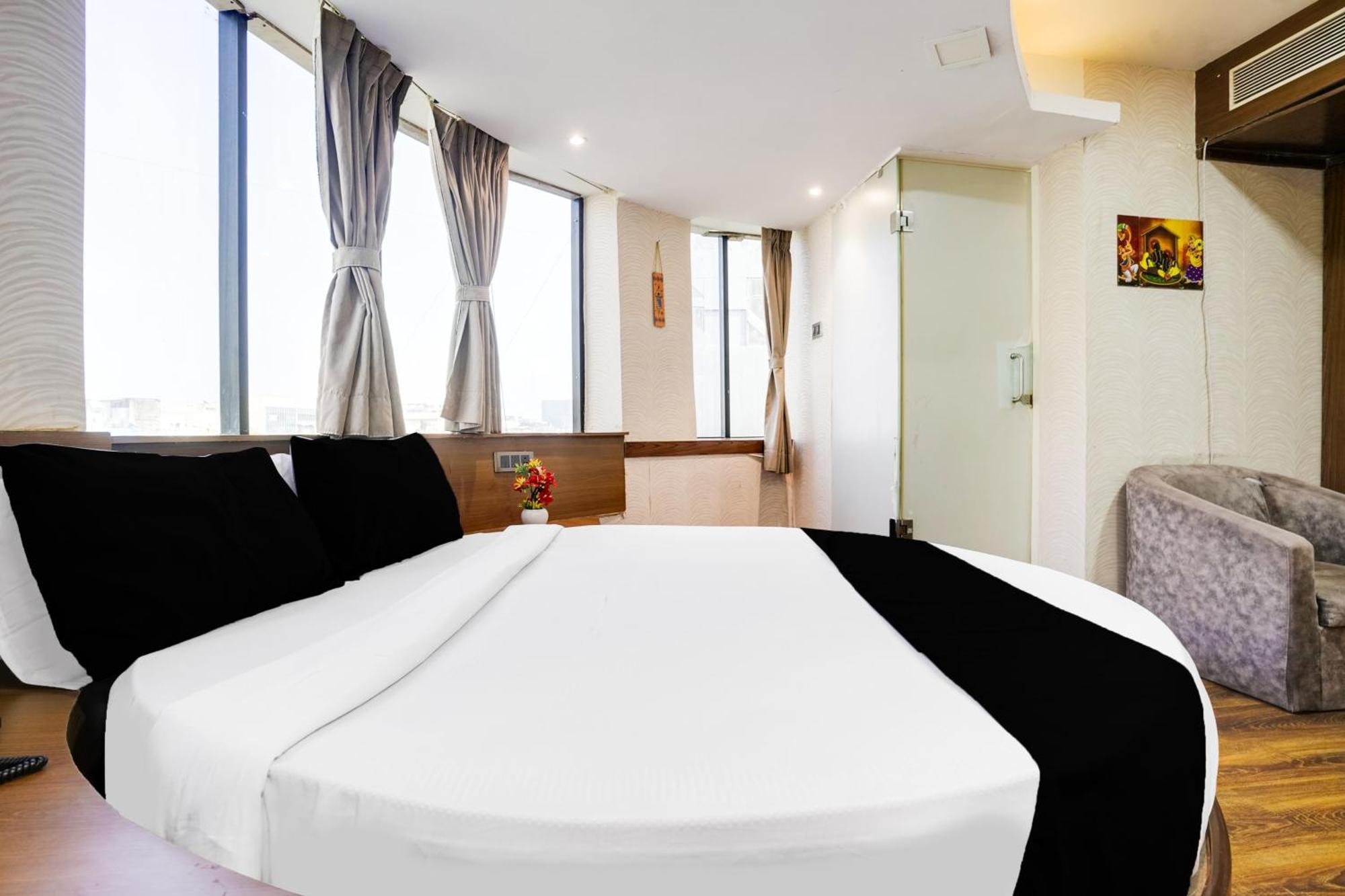 Super Collection O Andheri Near Western Express Highway مومباي المظهر الخارجي الصورة