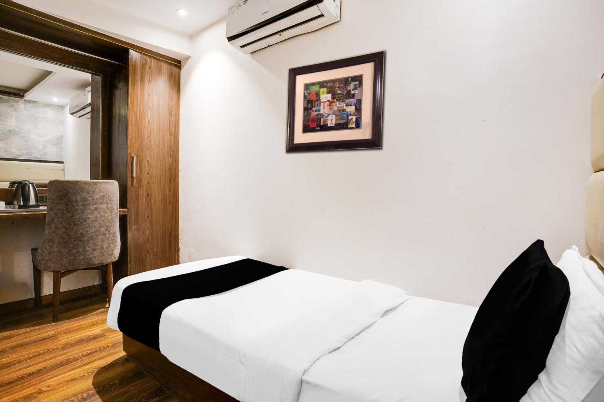 Super Collection O Andheri Near Western Express Highway مومباي المظهر الخارجي الصورة