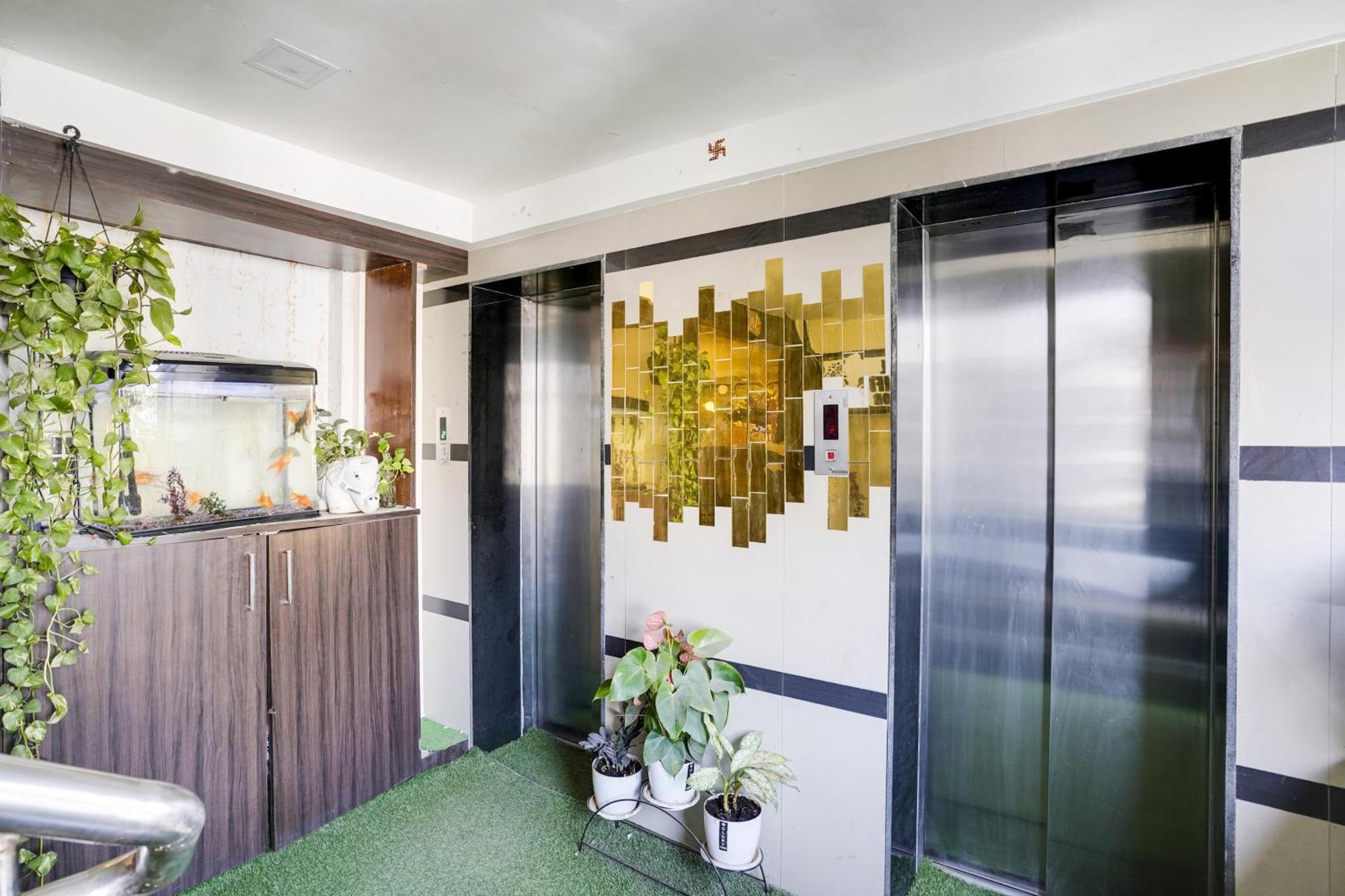 Super Collection O Andheri Near Western Express Highway مومباي المظهر الخارجي الصورة