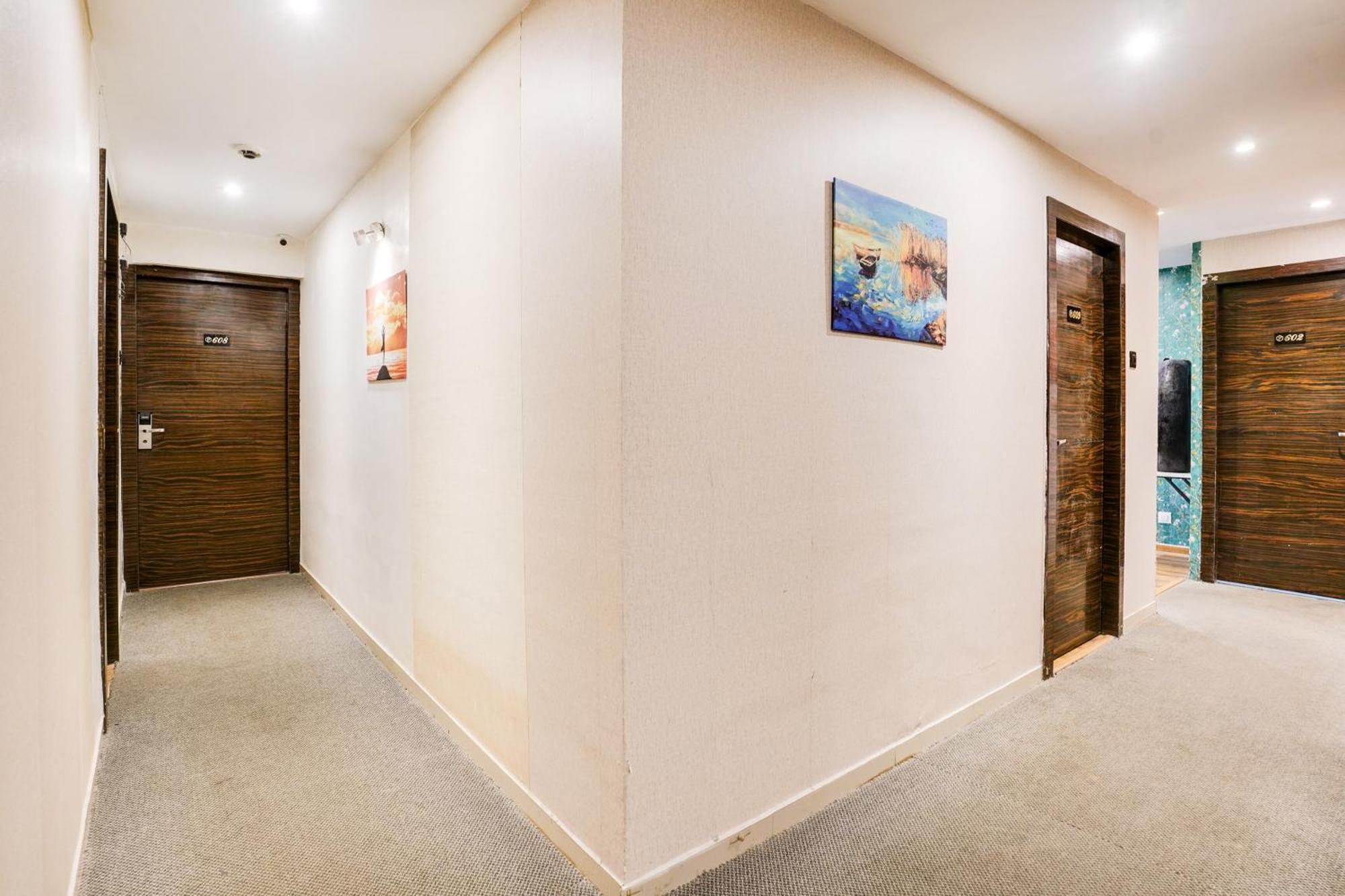 Super Collection O Andheri Near Western Express Highway مومباي المظهر الخارجي الصورة