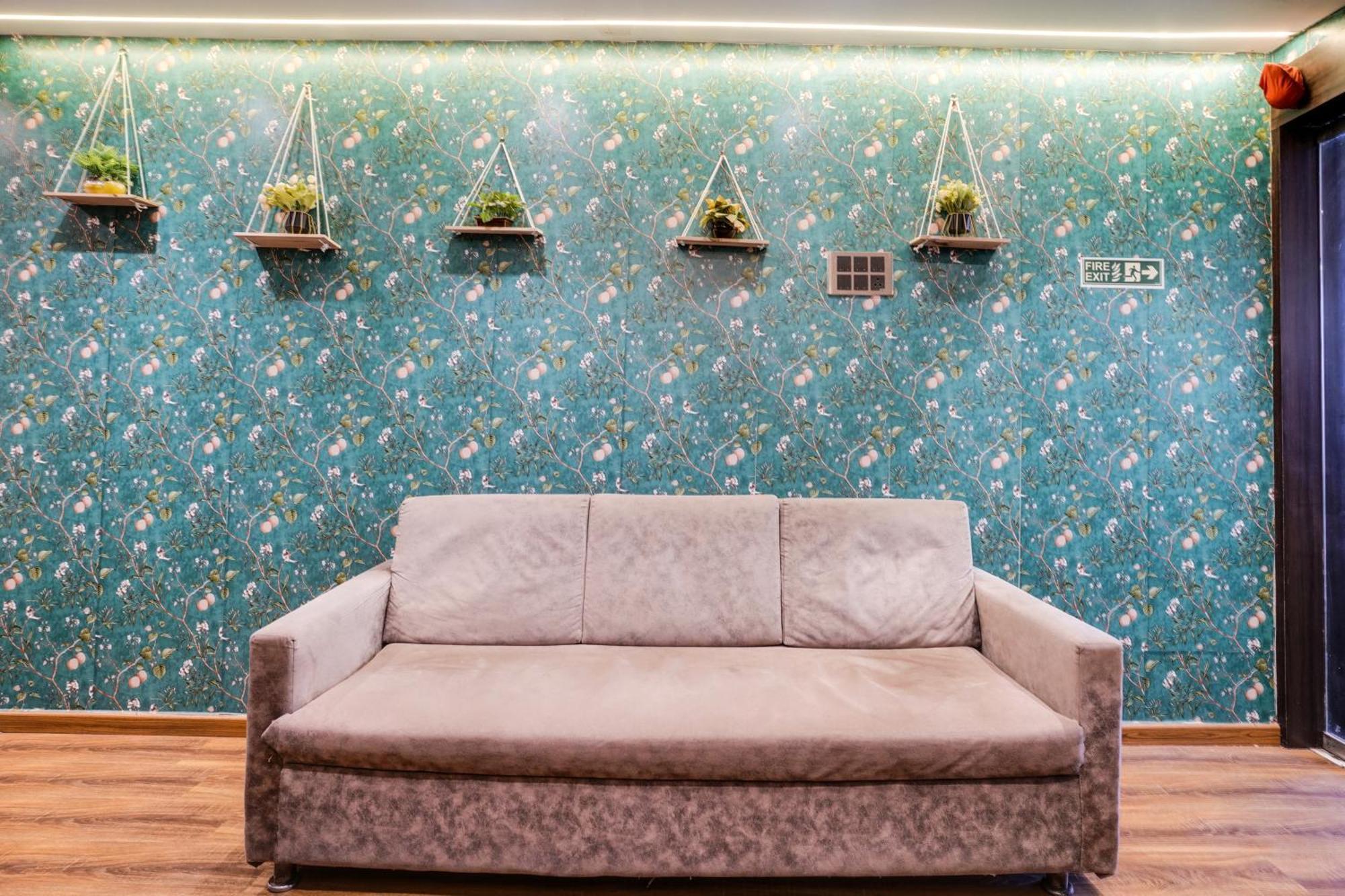 Super Collection O Andheri Near Western Express Highway مومباي المظهر الخارجي الصورة