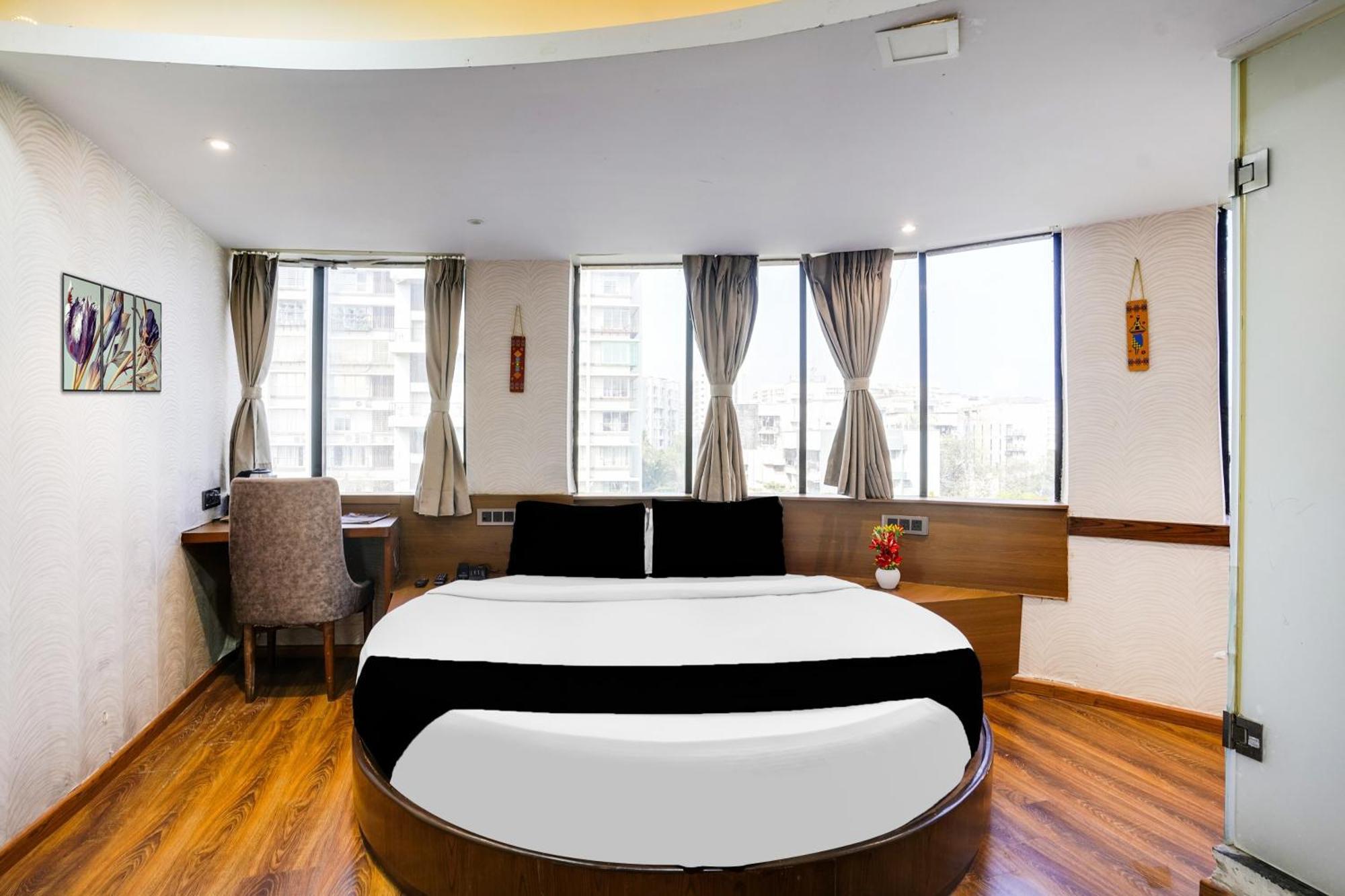 Super Collection O Andheri Near Western Express Highway مومباي المظهر الخارجي الصورة